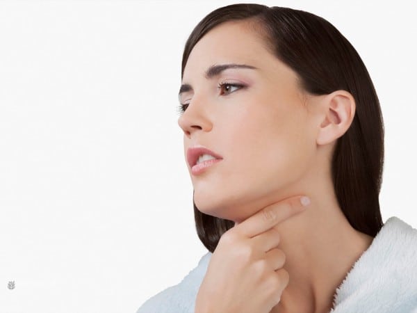 Causas y remedios caseros para ardor de garganta