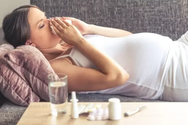 como combatir un resfriado en el embarazo